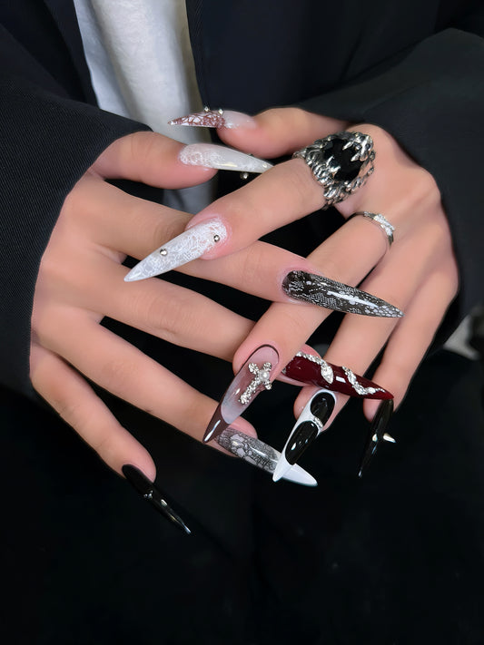 ✦ [Lavière] “Pierced Saint”