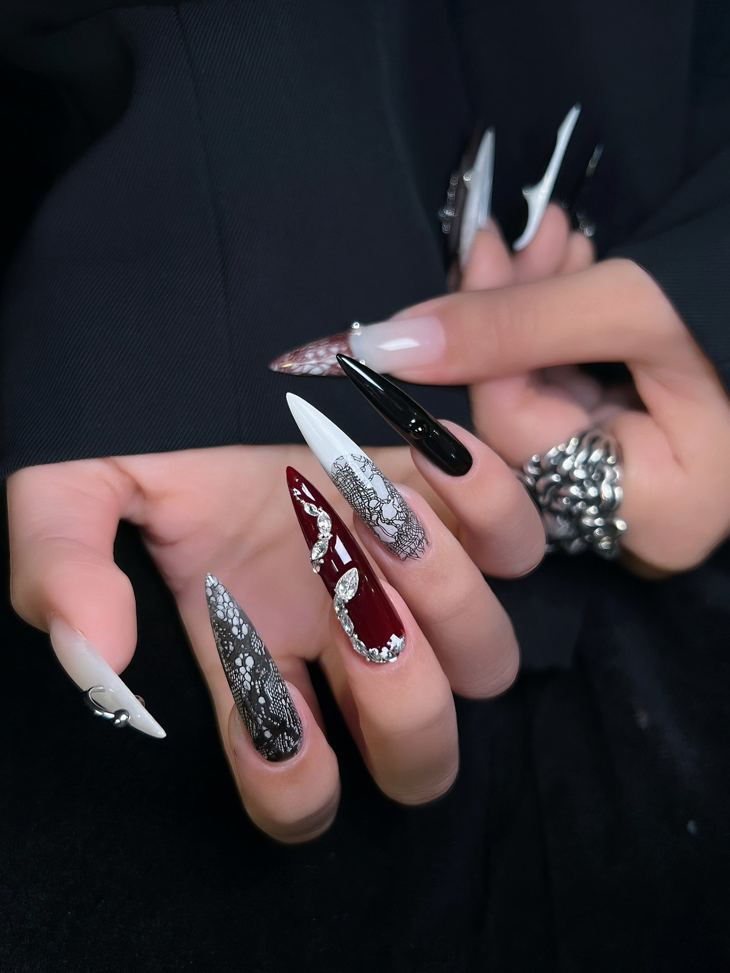 ✦ [Lavière] “Pierced Saint”