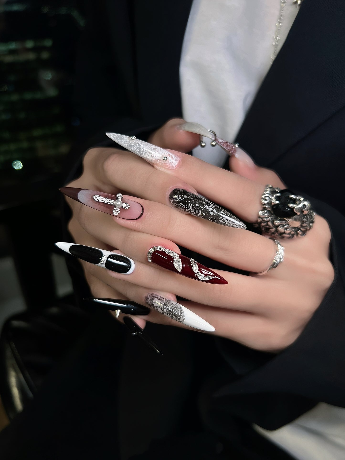 ✦ [Lavière] “Pierced Saint”